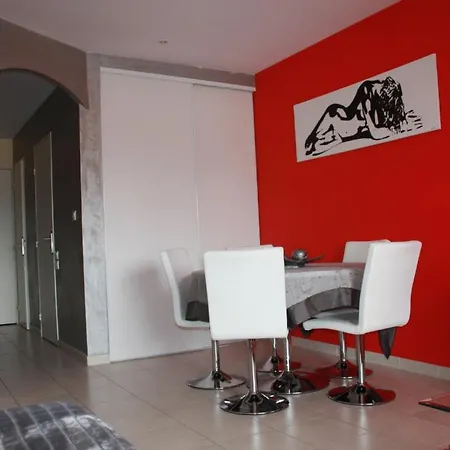 Flat Apartment *