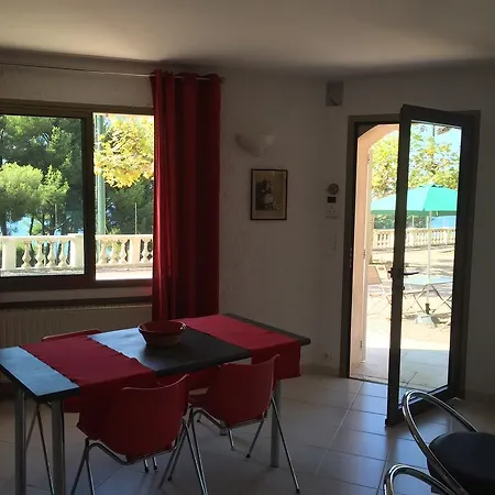 Flat Cassis